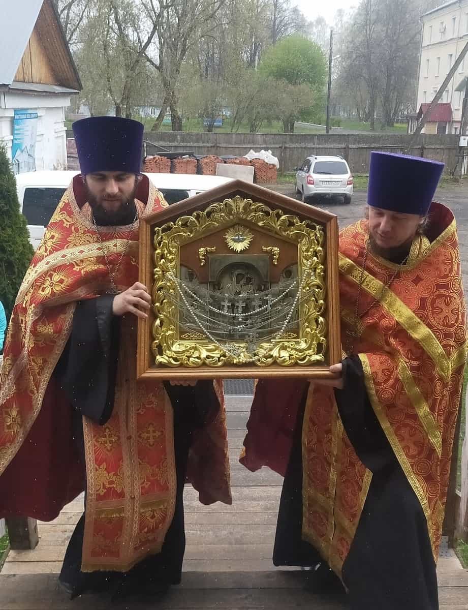 В Нижнеивкинском благочинии состоялась торжественная встреча иконы Божией Матери «В скорбех и печалех Утешение»