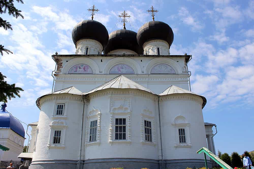 Празднование Дня Святой Троицы в храмах Вятской Епархии