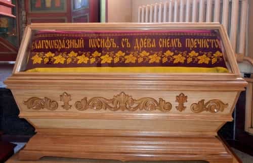 В храме Веры, Надежды Любови и матери их Софии появилась гробница с Плащаницей Христа Спасителя