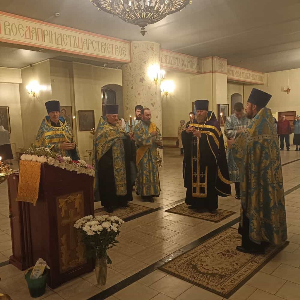 Праздничные службы в Всехсвятском храме Кирово-Чепецка