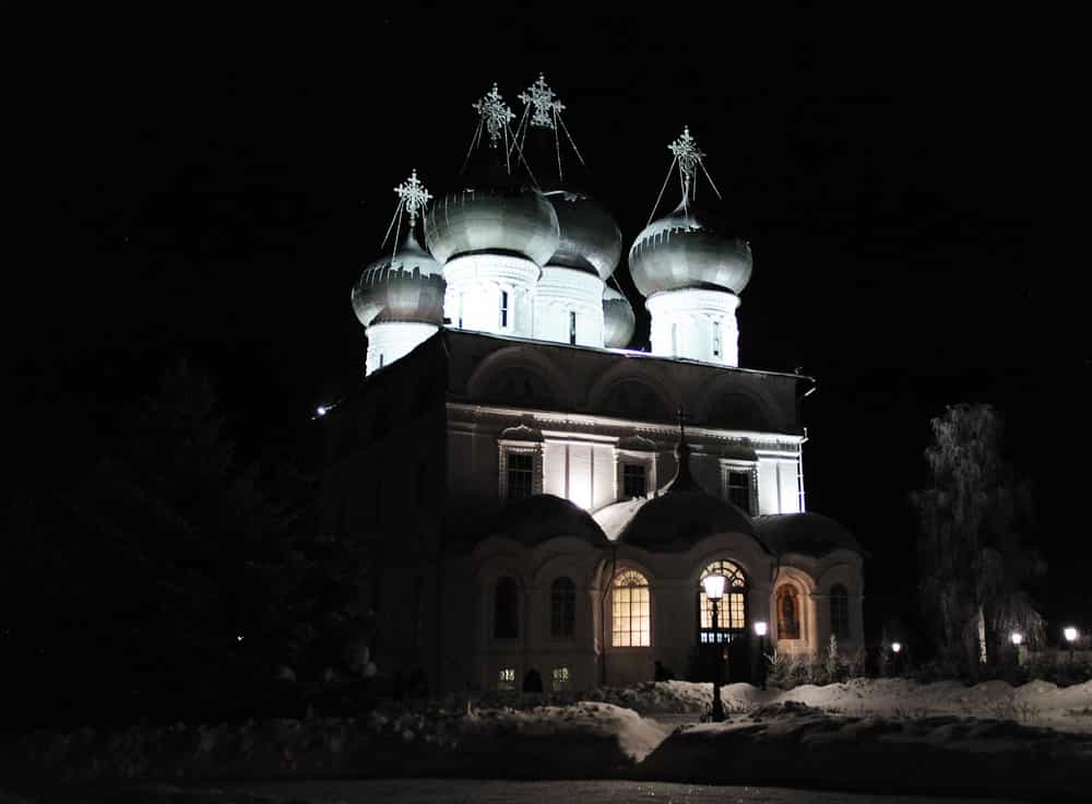 В праздник Крещения Господня митрополит Марк совершил Литургию и чин великого освящения воды в Успенском кафедральном соборе города Кирова