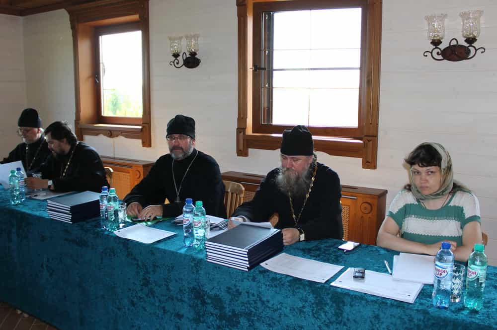 Состоялась защита дипломов выпускников очного отделения Вятского Духовного училища