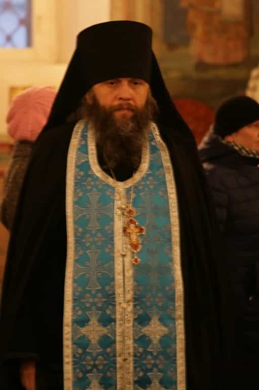 В канун праздника Покрова Пресвятой Богородицы митрополит Вятский и Слободской Марк совершил Всенощное бдение в Свято-Успенском кафедральном соборе г. Кирова