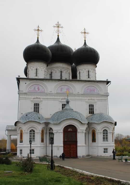 День Покрова Пресвятой Богородицы в Успенском кафедральном соборе Трифонова монастыря