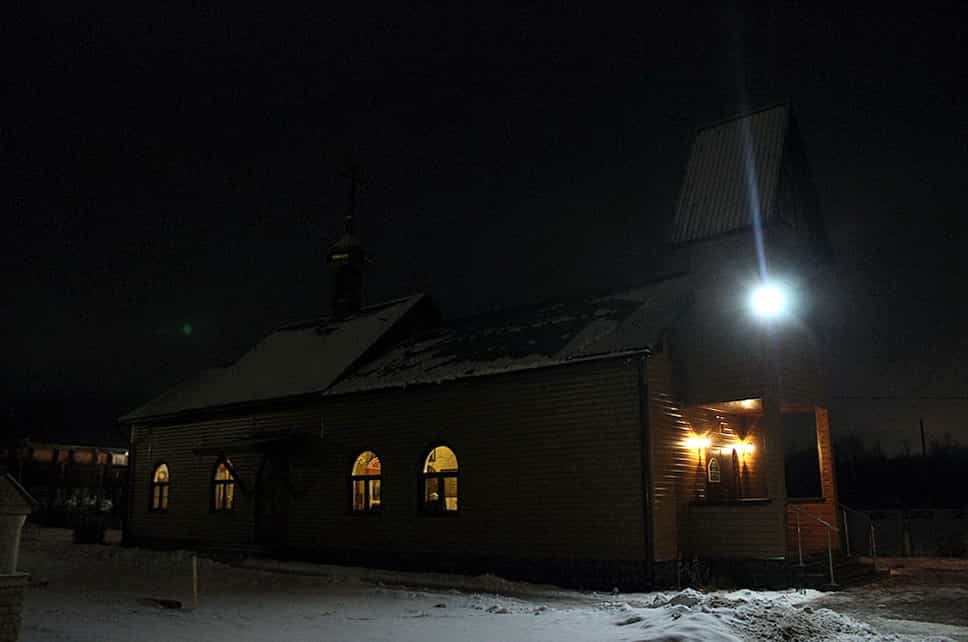Митрополит Марк возглавил всенощное бдение в храме в честь святителя Николая поселка Домостроитель