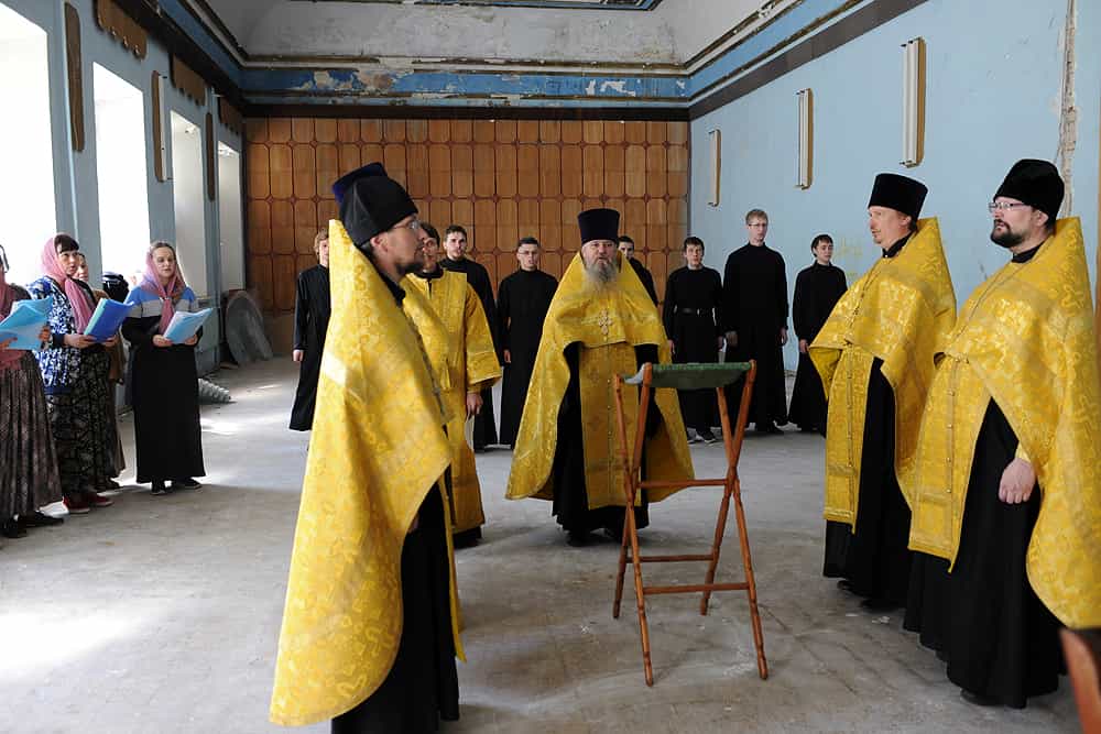 В конце учебного года в домовом храме Вятской духовной семинарии был отслужен молебен и заупокойная лития