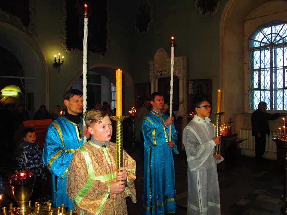 В праздник Введения во храм Пресвятой Богородицы в Троицкой церкви Макарье состоялась первая детская Литургия