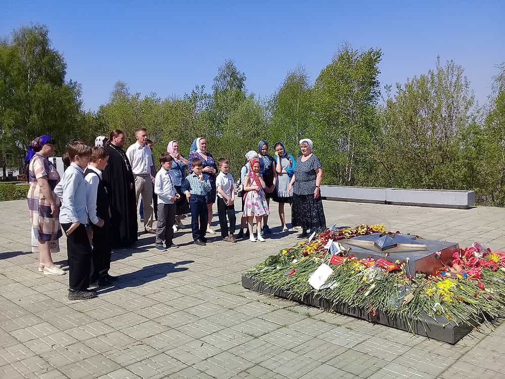 Ученики Воскресной школы Троицкой церкви слободы Макарье совершили паломническую поездку в город Кирово-Чепецк