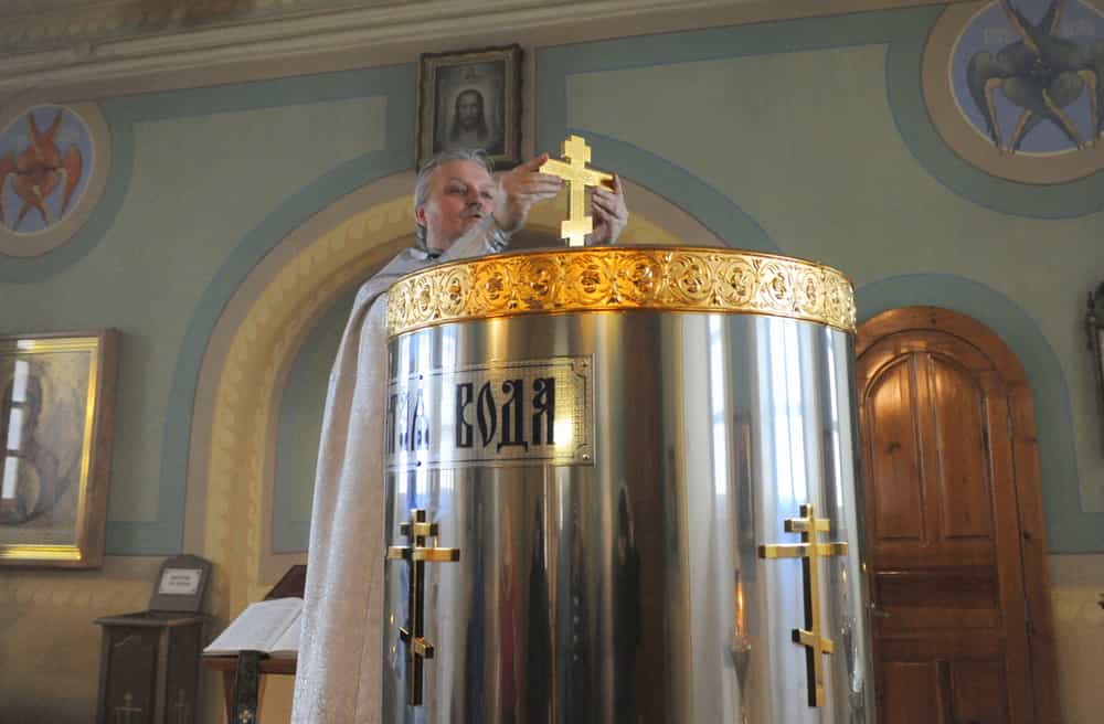 Специалисты ФБУЗ «Центр гигиены и эпидемиологии в Кировской области» проверили качество воды в источнике и купели Трифонова мужского монастыря