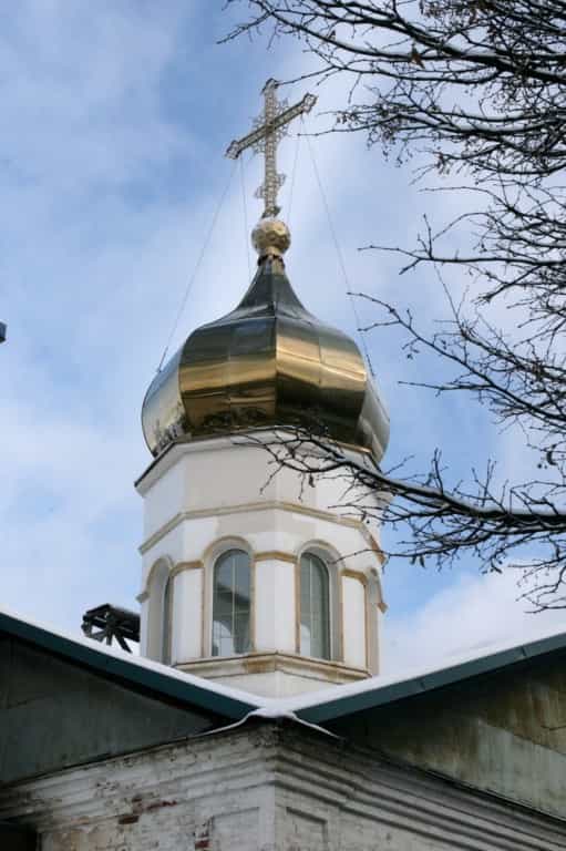Митрополит Марк освятил купол с крестом на храм «В скорбех и печалех Утешение» города Слободского