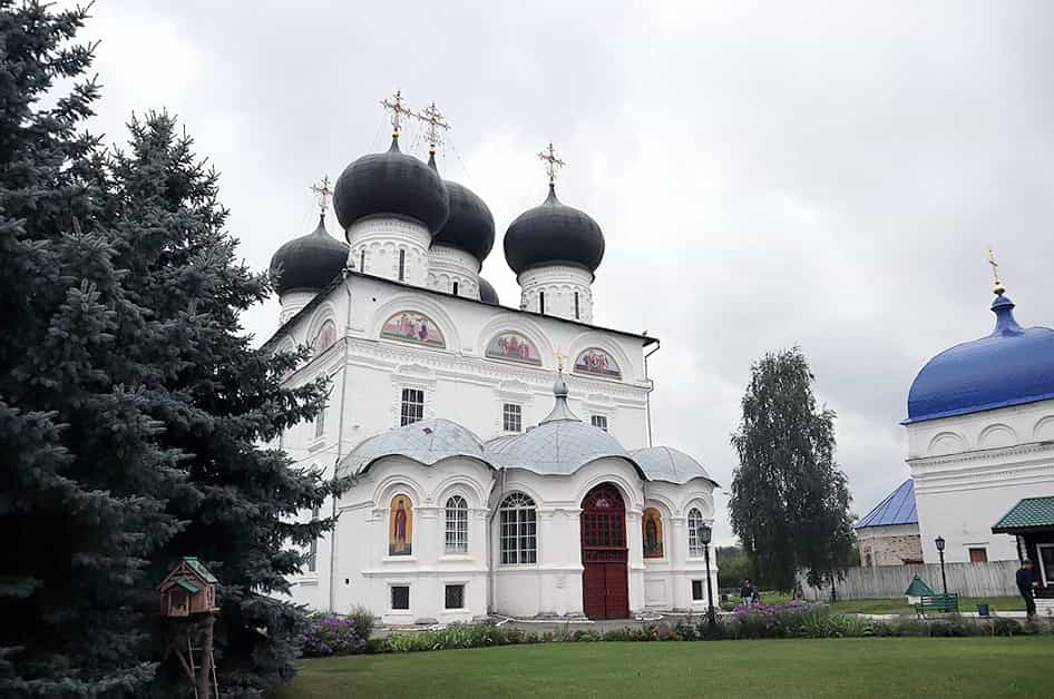 В Свято-Успенском кафедральном соборе молитвенно почтили память великомученика и целителя Пантелеимона