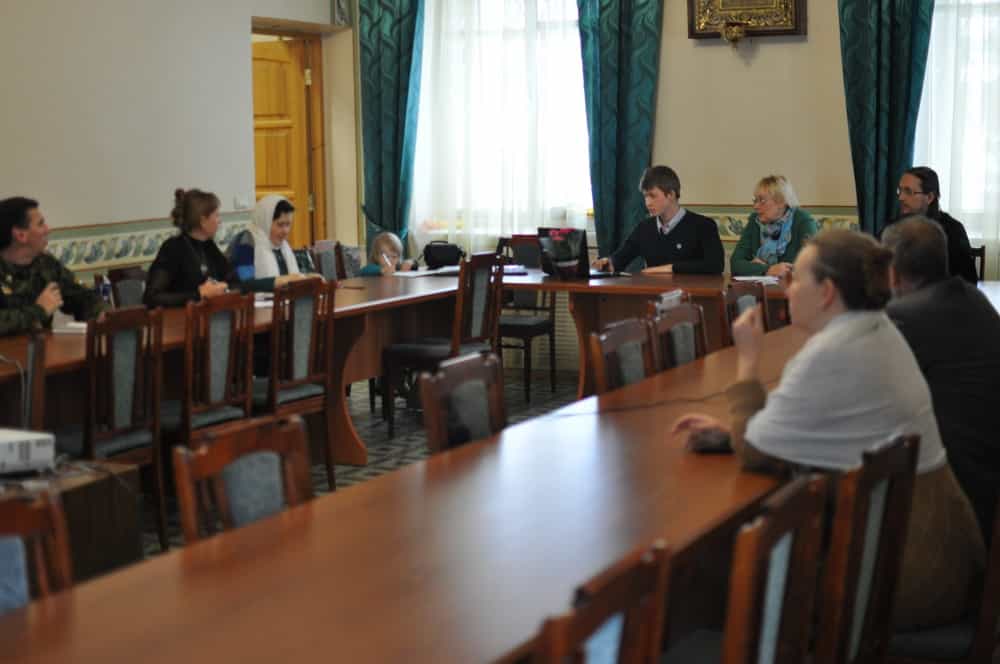 В Серафимовском соборе состоялся круглый стол «Соработничество Церкви и общественных организаций в защите семейных ценностей»