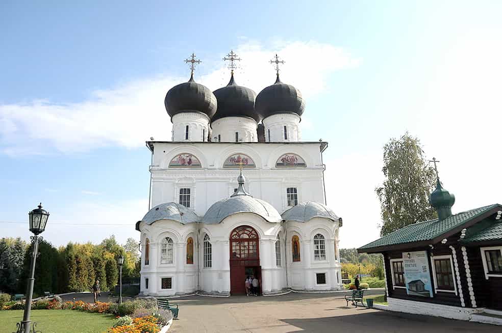 В Свято-Успенском кафедральном соборе молитвенно почтили память святого благоверного князя Александра Невского