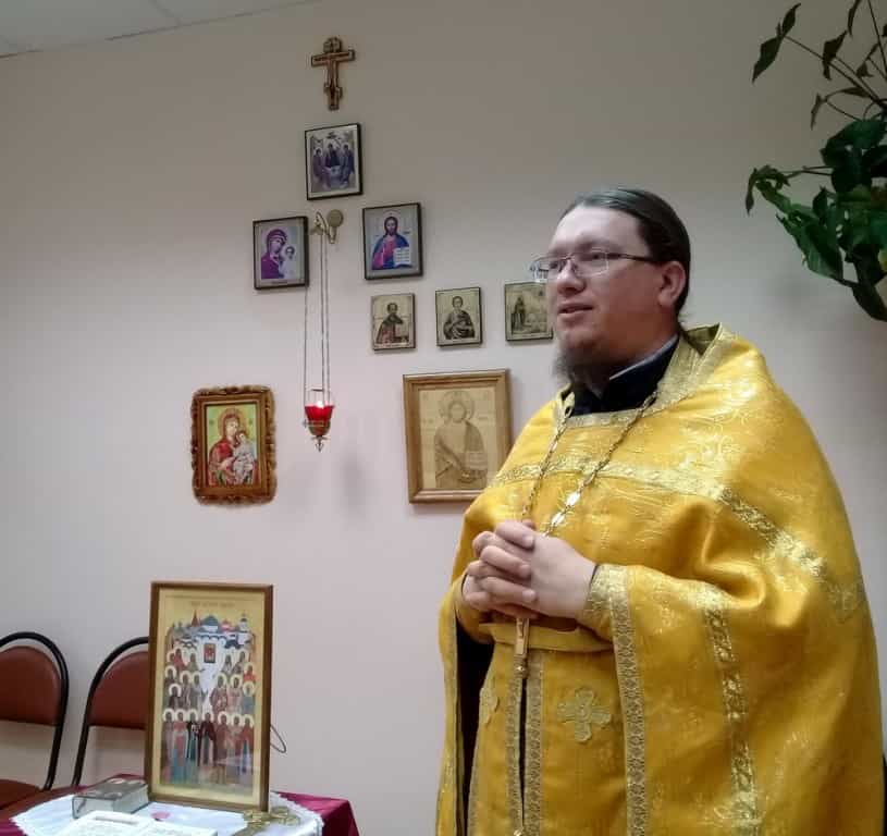 В Центре временного содержания несовершеннолетних правонарушителей совершен молебен в честь Собора Вятских Святых
