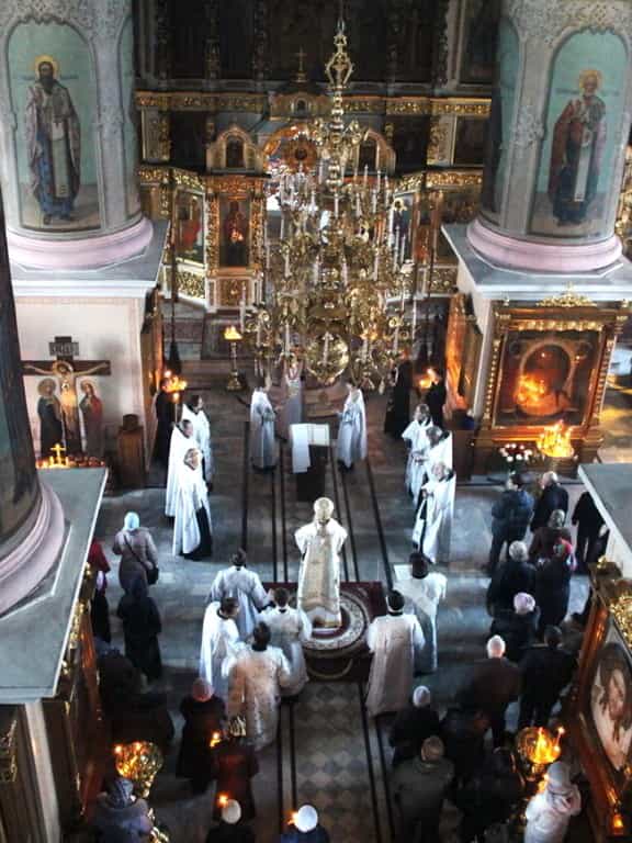 Богослужения архиерейским чином в Страстную седмицу