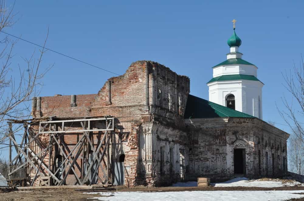 Трудническое делание приходской молодежи Пантелеимоновского храма города Кирова