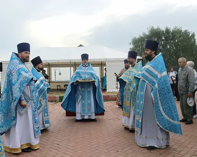 Праздничная Литургия на месте будущего строительства возрождающейся Федоровской церкви