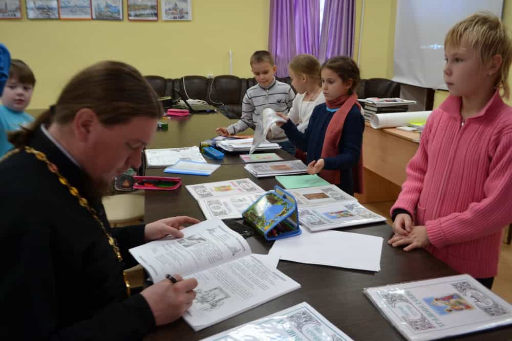 Аттестационная комиссия Отдела религиозного образования и катехизации Вятской Епархии посетила приходскую воскресную школу Троицкой церкви слободы Макарье г.Кирова