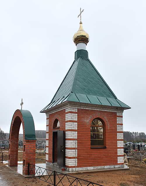 В Радоницу совершена первая панихида в часовне на кирово-чепецком кладбище