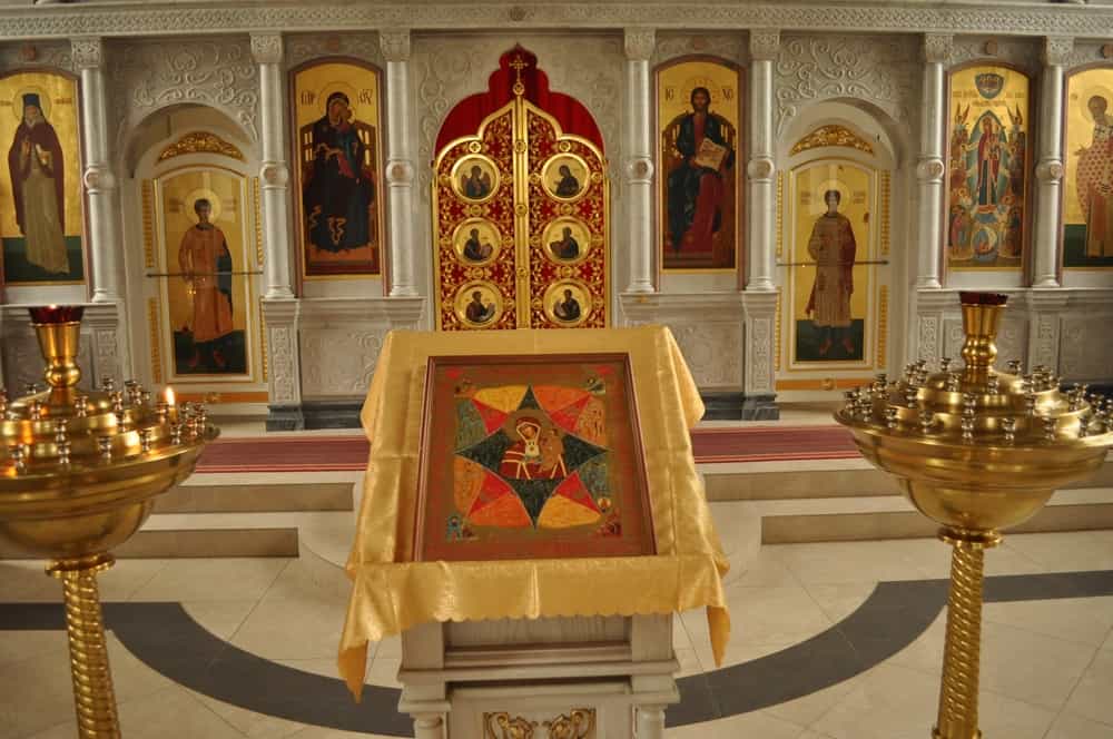 В церкви в честь иконы Божией Матери «Всех скорбящих Радость» состоялся молебен для сотрудников МЧС