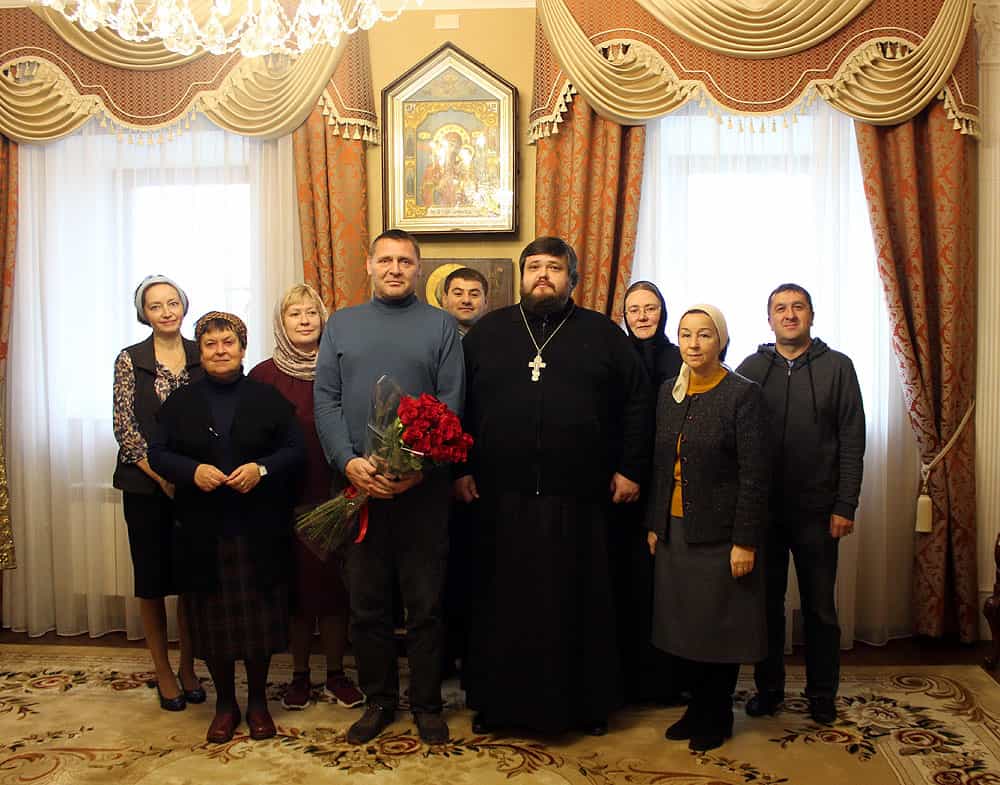 Водителя Вятской Епархии коллектив поздравил с юбилеем