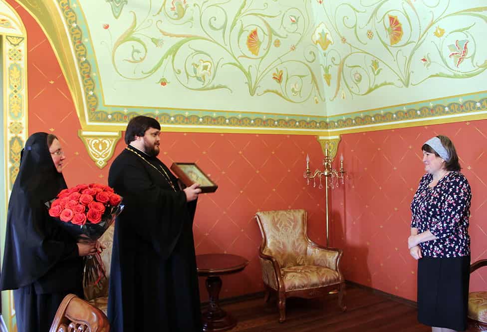 Сотрудника Вятской Епархии коллектив поздравил с юбилеем