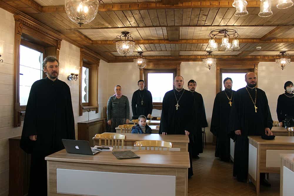 За круглым столом обсудили проблемы катехизации в секулярном мире