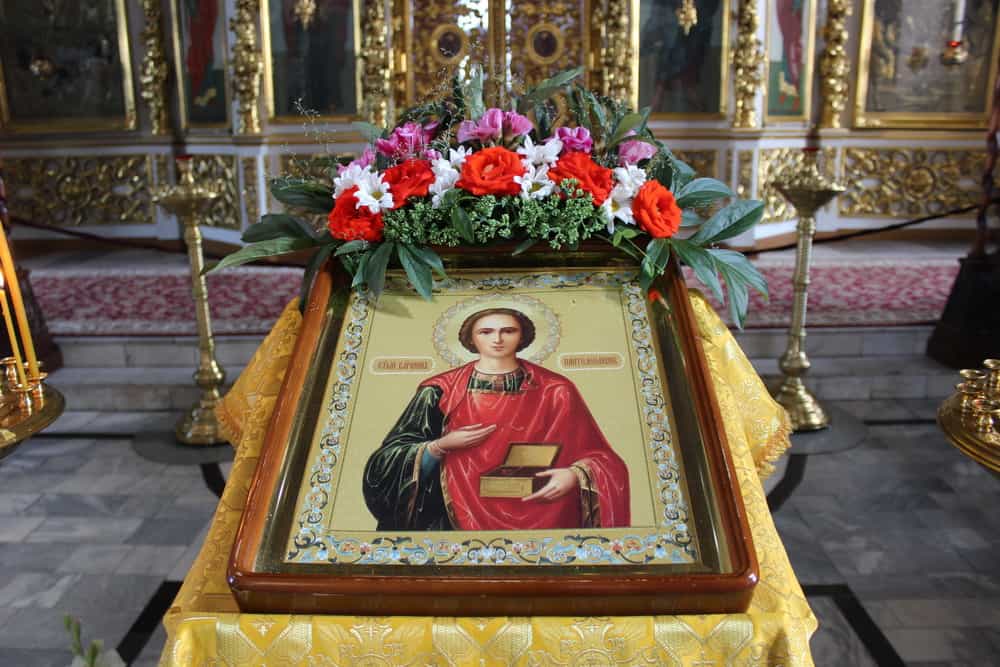 9 августа — день памяти великомученика Пантелеимона