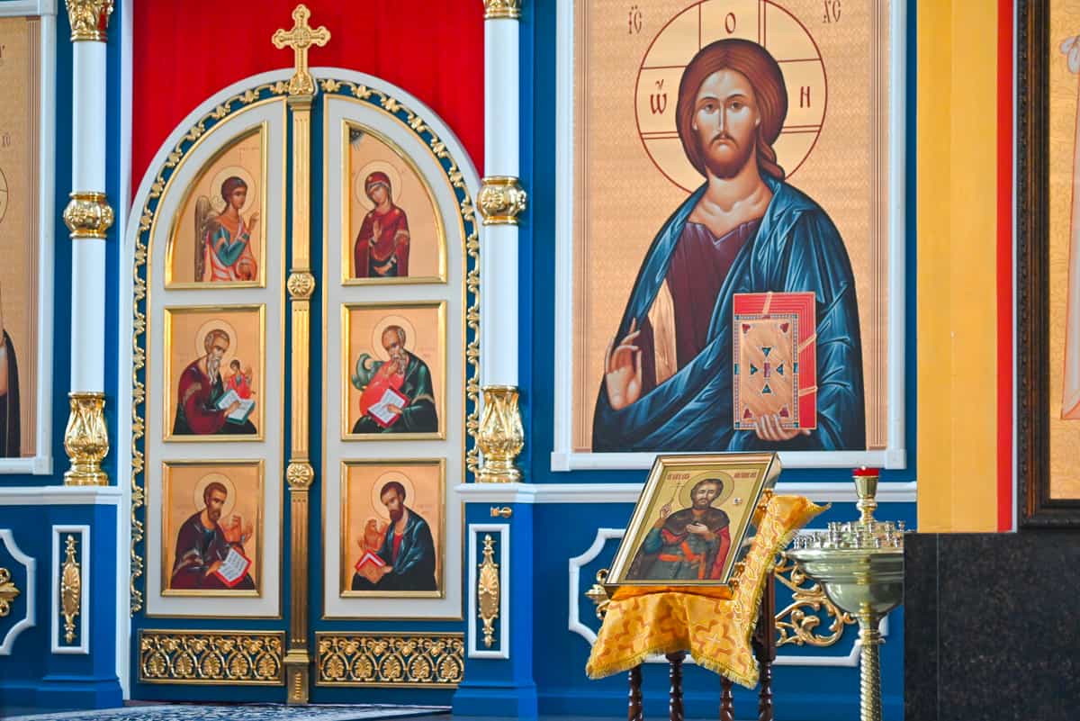 Храм Рождества Пресвятой Богородицы города Киров украсили две новые иконы