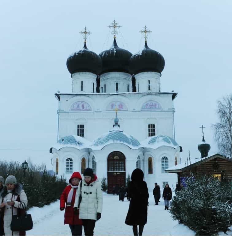 В праздник Рождества Христова митрополит Марк совершил великую вечерню в Успенском соборе в Кирове