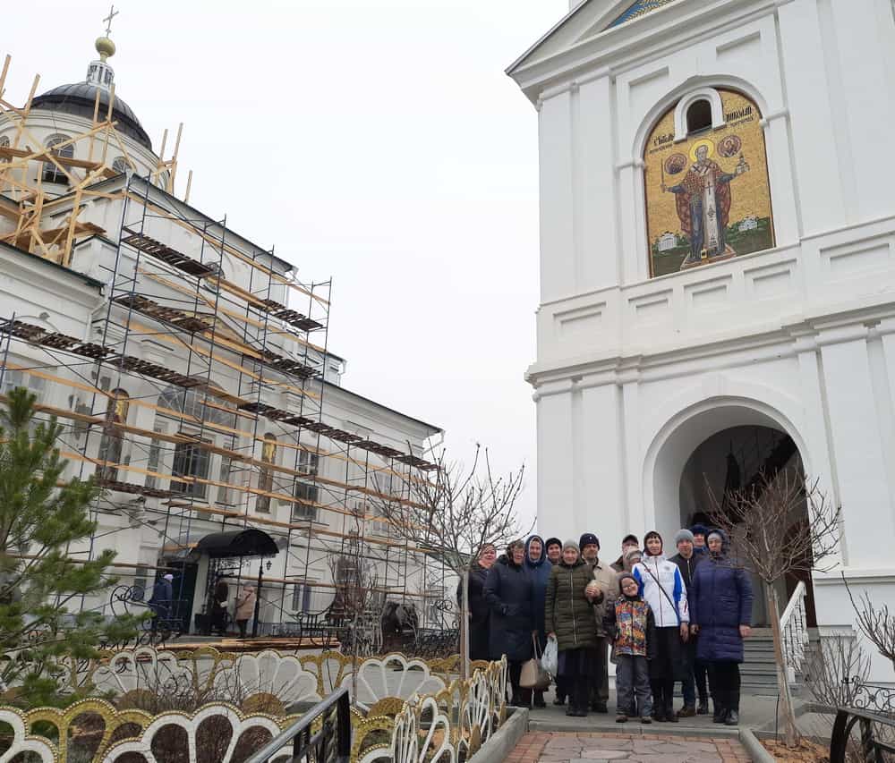 Паломники Трифонова монастыря поклонились святыням России