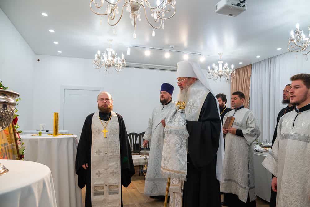 Митрополит Марк совершил чин освящения помещения Вятского духовно-просветительского центра «Елена»