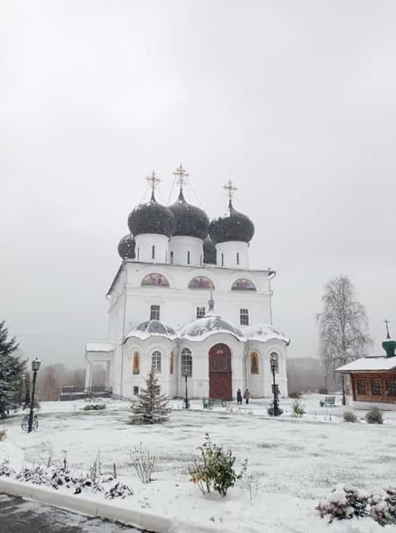 Парастас накануне Димитриевской субботы в Успенском кафедральном соборе