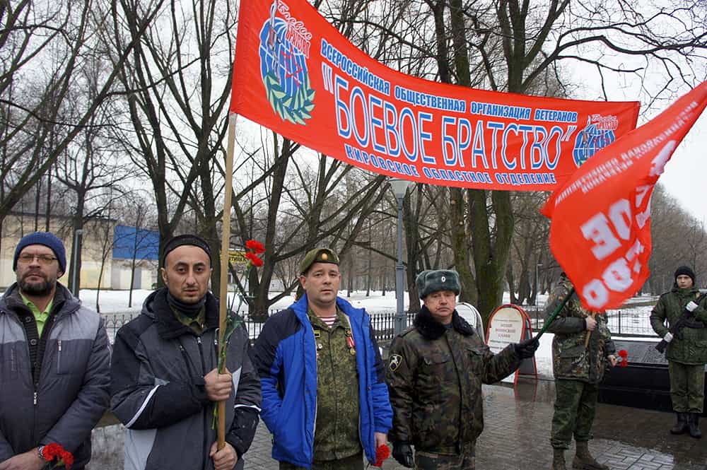 Клирики Вятской епархии приняли участие в митинге, посвященном погибшим в Чечне