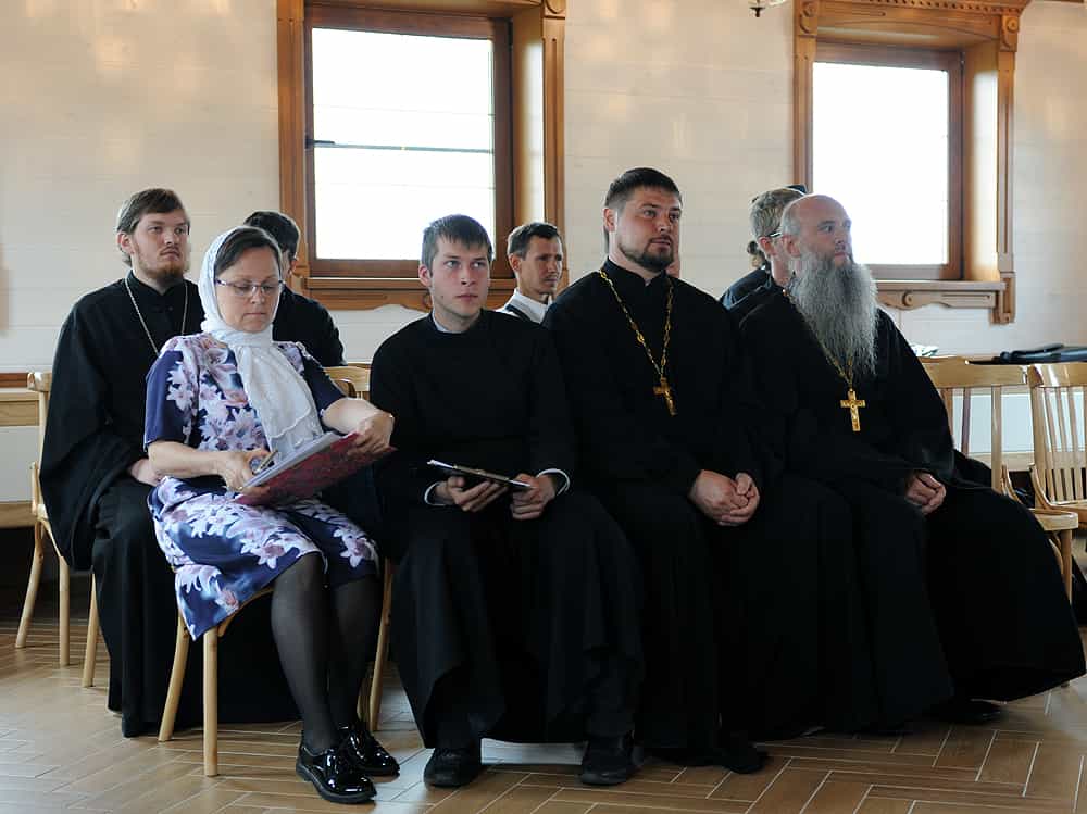 Выпускники Вятского Духовного училища защитили свои дипломные работы