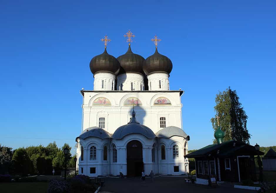 Торжественное Всенощное бдение в канун праздника происхождение Честных Древ Животворящего Креста Господня