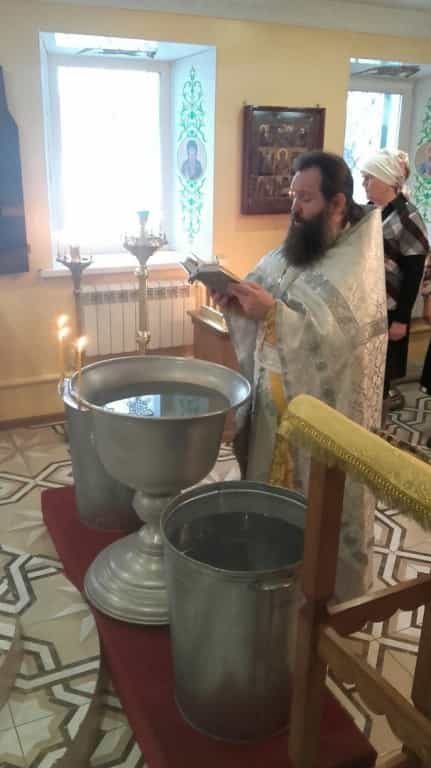 В селе Медяны в праздник Крещения Господня состоялся крестный ход от храма на иордань