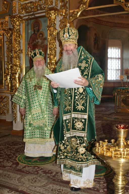 Удостоены Архиерейской грамоты за усердные труды