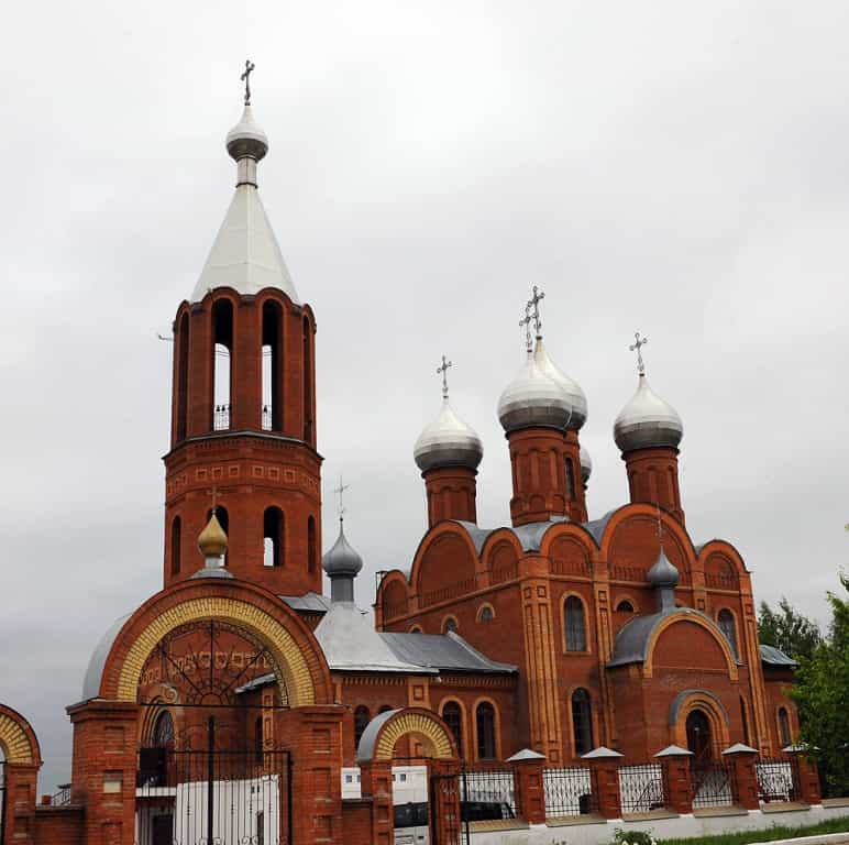 В престольный праздник в храме Всех святых, в земле Российской просиявших, города Кирово-Чепецка состоялось архиерейское богослужение