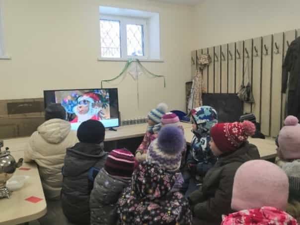 Молодежь храма Сорока мучеников Севастийских организовала Рождественский праздник для юных прихожан