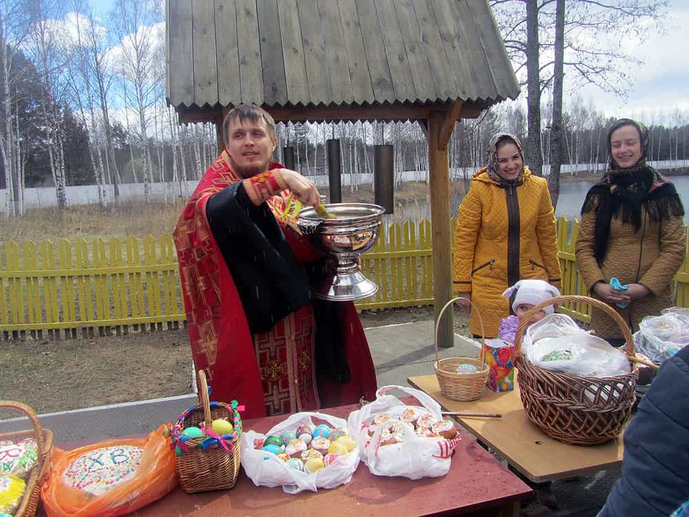 Состоялось Пасхальное богослужение в воинском храме Илии Пророка