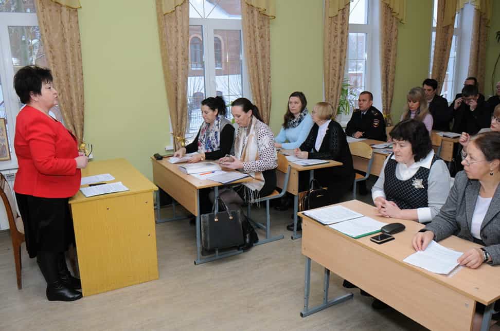 Выездное заседание комиссии по делам несовершеннолетних и защите их прав прошло на базе воскресной школы Всехсвятского храма города Кмрово-Чепецка