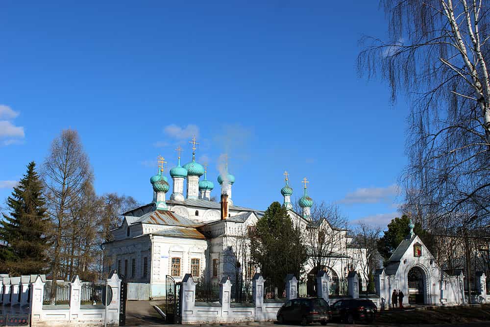 Богослужение Архиерейским чином в Екатерининском кафедральном соборе города Слободского