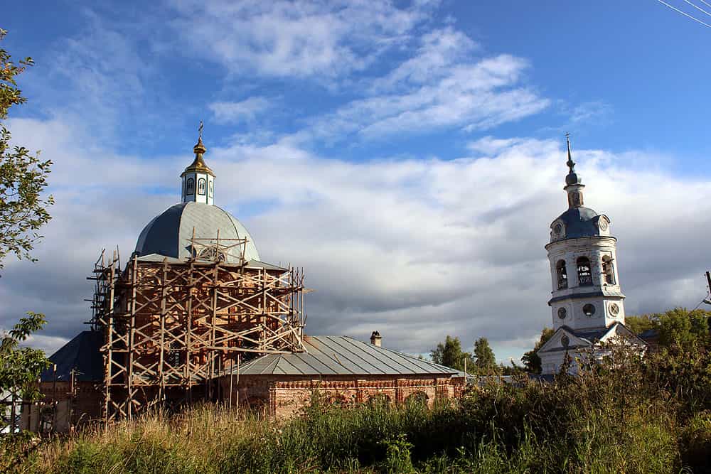 Митрополит Марк возглавил Всенощное бдение накануне Престольного праздника в Преображенском храме города Слободского