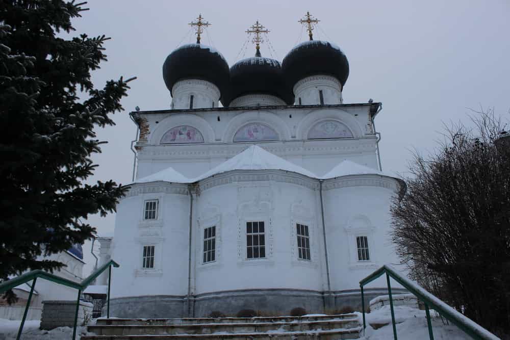 В Свято-Успенском кафедральном соборе молитвенно почтили память святителя Иоанна Златоуста