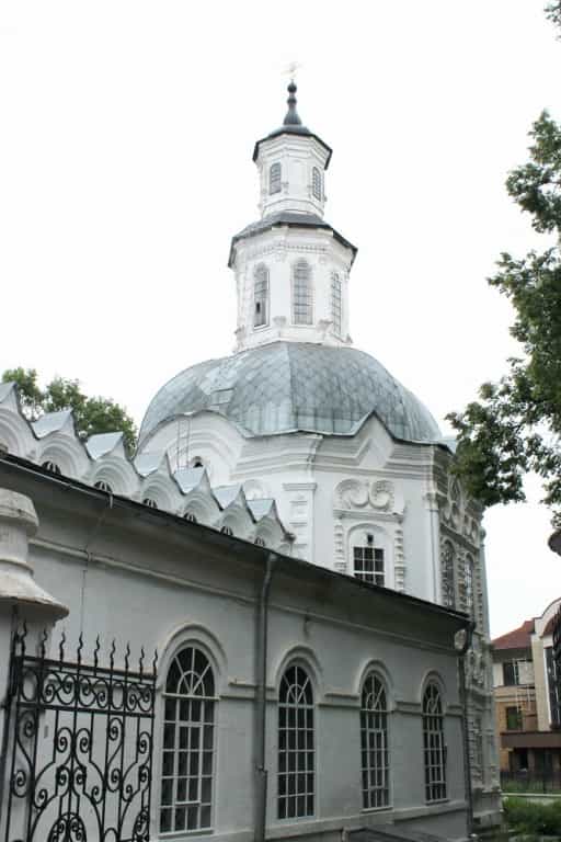 В храме Иоанна Предтечи города Кирова состоялась встреча иконы святых Петра и Февронии с частицей их мощей