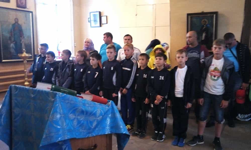 Благочинный Кукарского округа благословил юных спортсменов на участие во всероссийском футбольном турнире