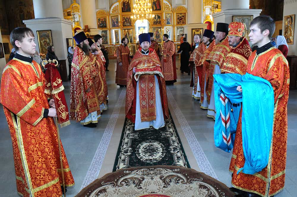 В понедельник Светлой седмицы митрополит Вятский и Слободской Марк совершил Литургию в Всехсвятском соборе г. Кирово-Чепецка