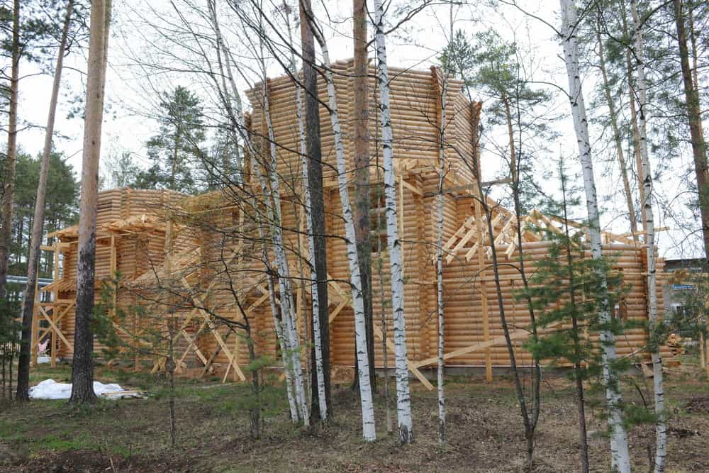 Митрополит Вятский и Слободской Марк совершил молебен вмч. Георгию Победоносцу на месте строительства нового храма в поселке Мирный