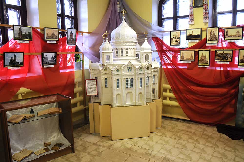 В выставочном зале Всехсвятского собора открылась выставка «Уроки столетия: 1917 — 2017»